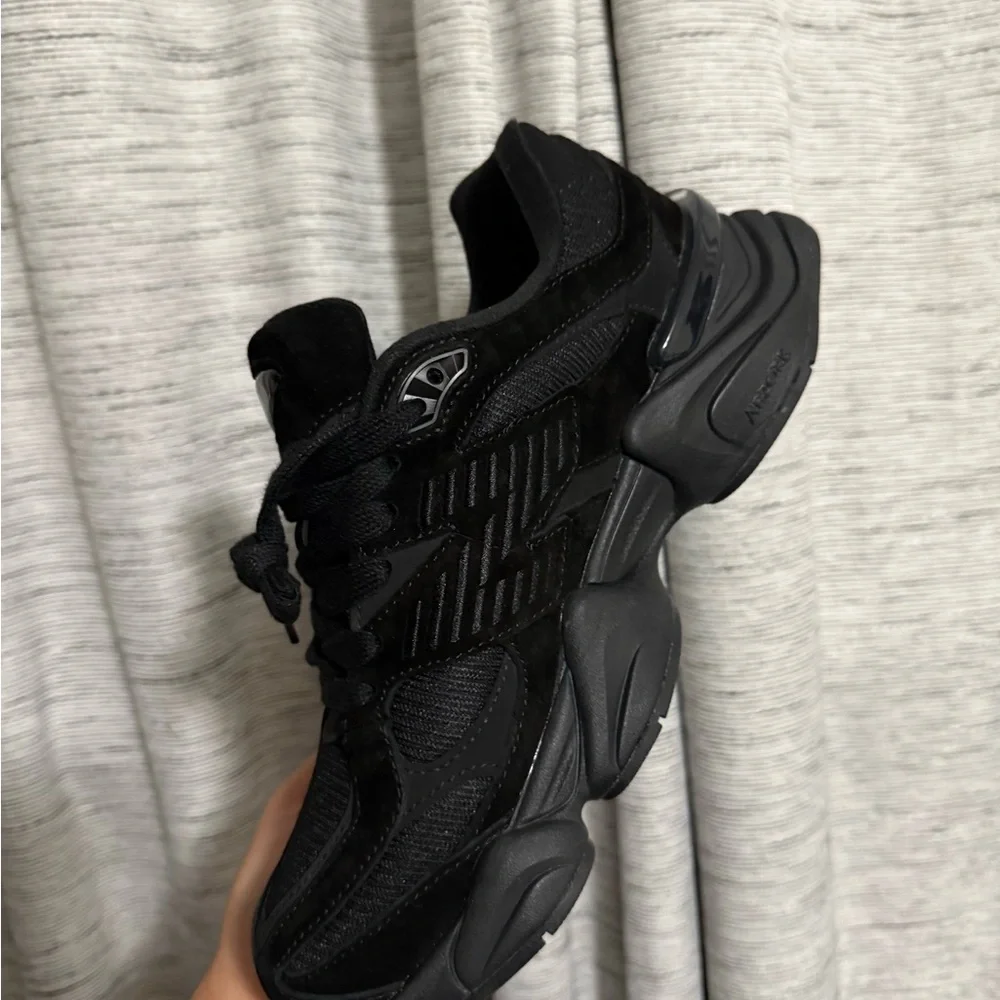 New Balance Men's Black Chunky Athletic Sneakers - Picture 9 of 13